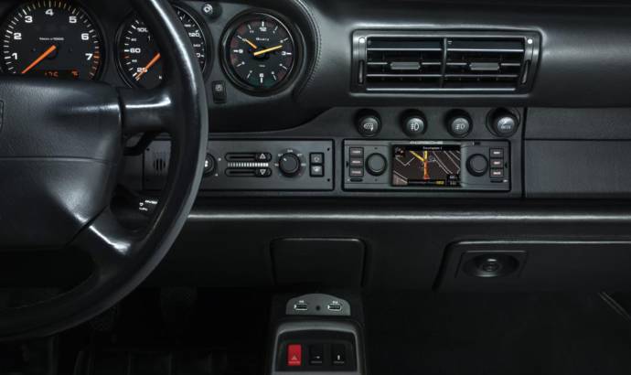 Porsche offers Classic Radio Navigation System also in US