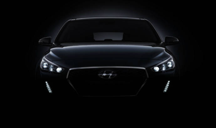 2017 Hyundai i30 first teasers arrive early