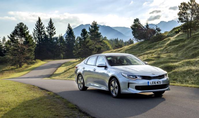 2017 Kia Optima PHEV officially launched in UK