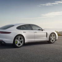 2017 Porsche Panamera 4 E-Hybrid unveiled