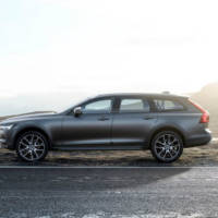 2017 Volvo V90 Cross Country - Official pictures and details