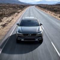 2017 Volvo V90 Cross Country - Official pictures and details