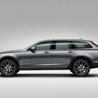 2017 Volvo V90 Cross Country - Official pictures and details