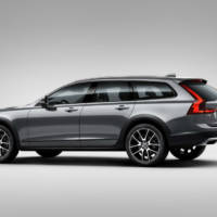 2017 Volvo V90 Cross Country - Official pictures and details