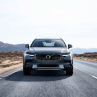 2017 Volvo V90 Cross Country - Official pictures and details