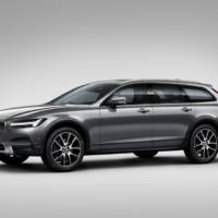 2017 Volvo V90 Cross Country - Official pictures and details