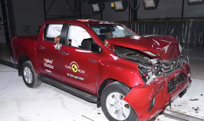 EuroNCAP awards five stars o Renault Scenic and Subaru Levorg