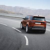 2017 Land Rover Discovery unveiled in Paris