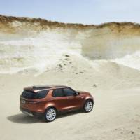 2017 Land Rover Discovery unveiled in Paris