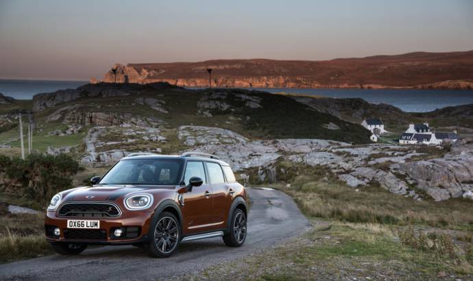 2017 MINI Countryman plug-in hybrid - Official pictures and details