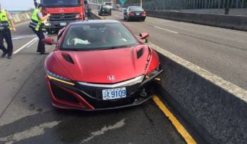 Awkward moment. Acura NSX crashed by journalist who balmes bees
