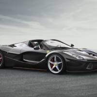 Ferrari LaFerrari Aperta convertible gets detailed