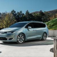2017 Chrysler Pacifica Hybrid US prices announced