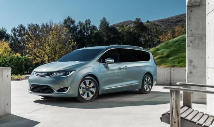 2017 Chrysler Pacifica Hybrid US prices announced