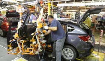 2017 Subaru Impreza enters production in US