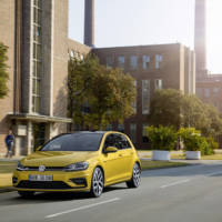 2017 Volkswagen Golf facelift is here - Official pictures and details