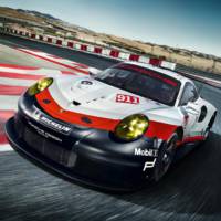 Porsche 911 RSR official photos and details