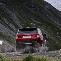 Range Rover Sport conquers the mighty Inferno downhill ski course in Murren