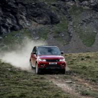 Range Rover Sport conquers the mighty Inferno downhill ski course in Murren