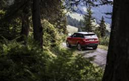 Range Rover Sport conquers the mighty Inferno downhill ski course in Murren