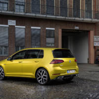 2017 Volkswagen Golf facelift is here - Official pictures and details