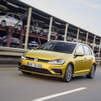 2017 Volkswagen Golf facelift is here - Official pictures and details
