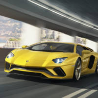 2017 Lamborghini Aventador S - Official pictures and details