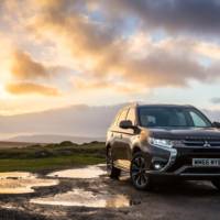 2017 Mitsubishi Outlander PHEV updated