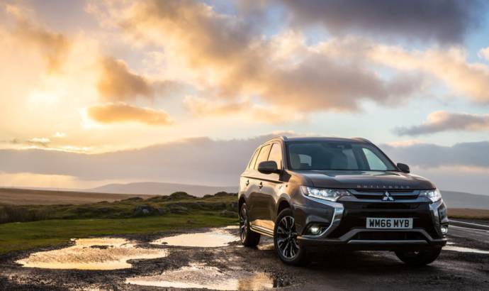 2017 Mitsubishi Outlander PHEV updated