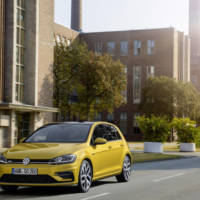 2017 Volkswagen Golf receives R-Line package