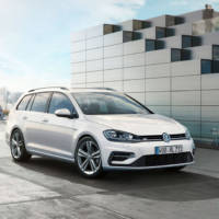 2017 Volkswagen Golf receives R-Line package