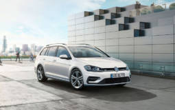 2017 Volkswagen Golf receives R-Line package