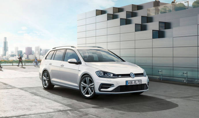 2017 Volkswagen Golf receives R-Line package