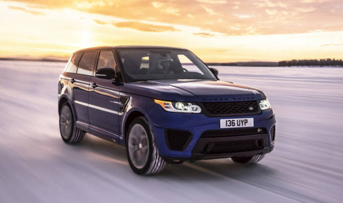 Range Rover Sport SVR - Acceleration test in any conditions from sand to wet grass