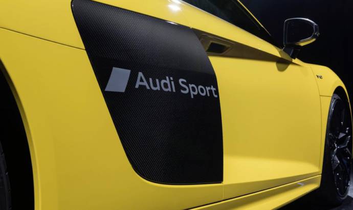 Audi writes your name on the R8 Coupe and Spyder