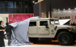 Hummer H1 is back in the game. Thanks to Bob Lutz