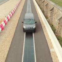 Renault Kangoo ZE demonstrates wireless charging