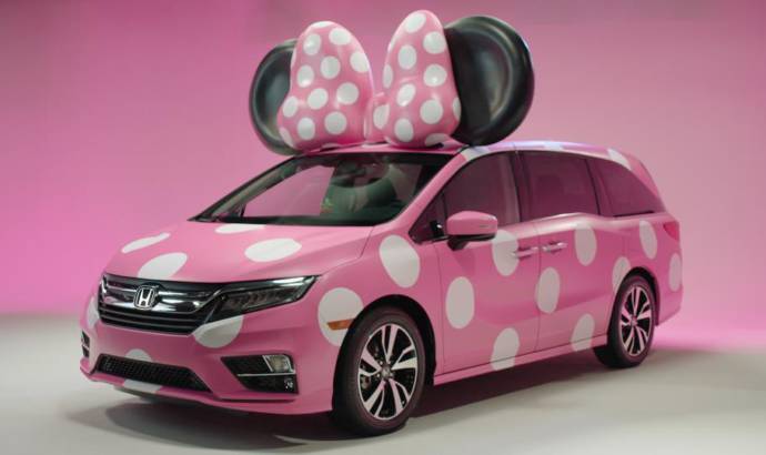 Honda Odyssey dresses up as a Minnie Van