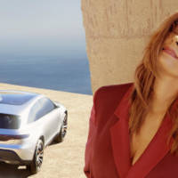 Susan Sarandon and Mercedes-Benz EQ in a special picture gallery