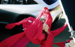 Susan Sarandon and Mercedes-Benz EQ in a special picture gallery