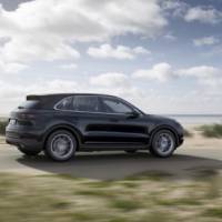 2019 Porsche Cayenne official photos and details