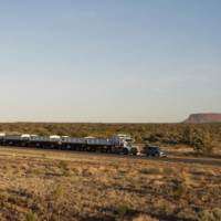 Land Rover Discovery tows 110-ton road train in Australia