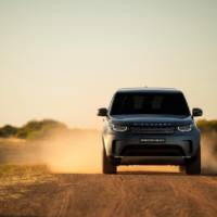 Land Rover Discovery tows 110-ton road train in Australia