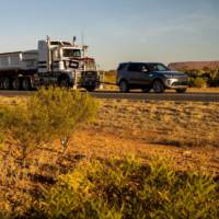Land Rover Discovery tows 110-ton road train in Australia