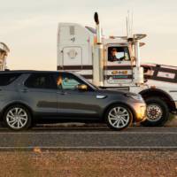 Land Rover Discovery tows 110-ton road train in Australia