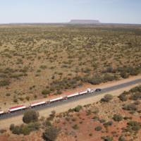 Land Rover Discovery tows 110-ton road train in Australia