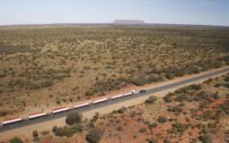 Land Rover Discovery tows 110-ton road train in Australia