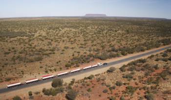 Land Rover Discovery tows 110-ton road train in Australia