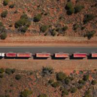 Land Rover Discovery tows 110-ton road train in Australia