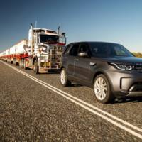 Land Rover Discovery tows 110-ton road train in Australia